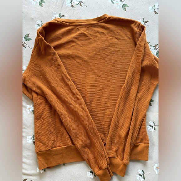 💢SOLD💢 🇨🇦 Rowe women’s the V-neck waffle top - Picture 4 of 4